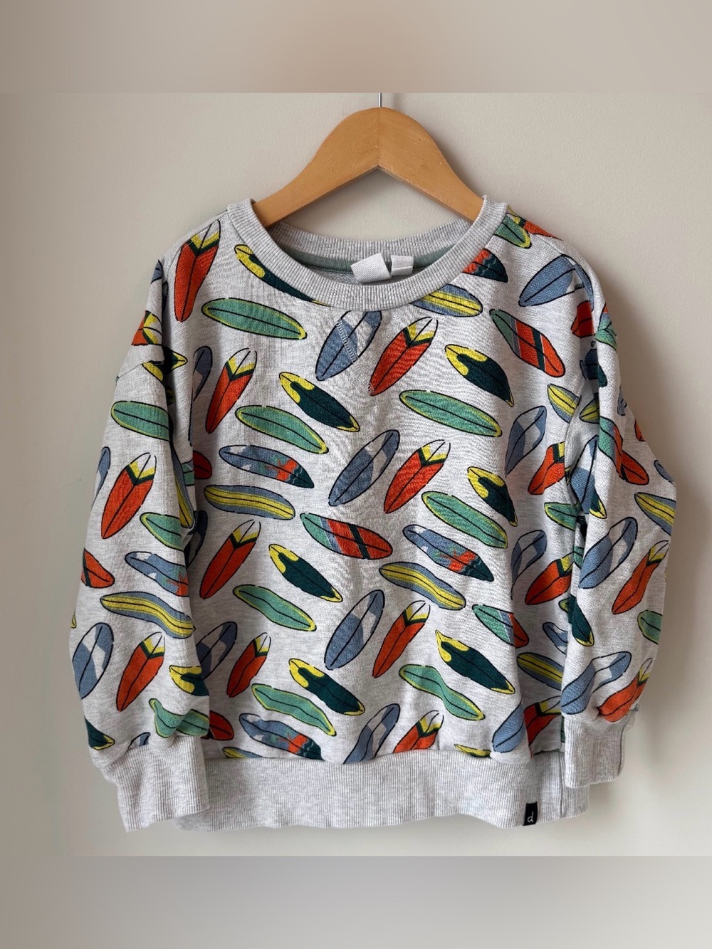 🏄‍♂️ deux par deux Gray Sweatshirt with Colorful Surfboard Print Size 8
